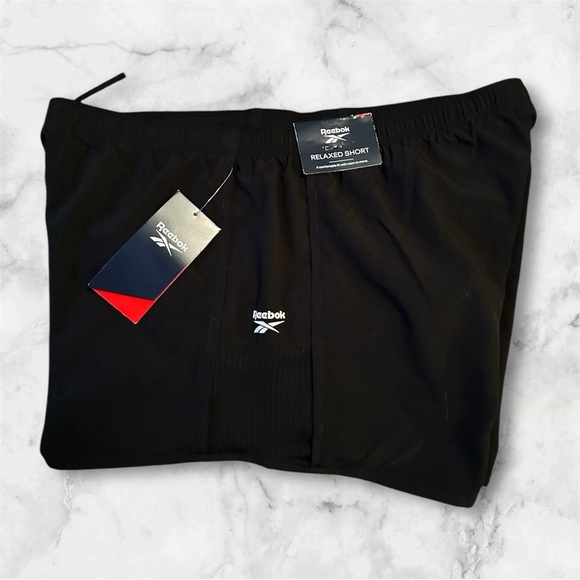 Reebok women’s Run With It shorts nwt 009 - Picture 4 of 4